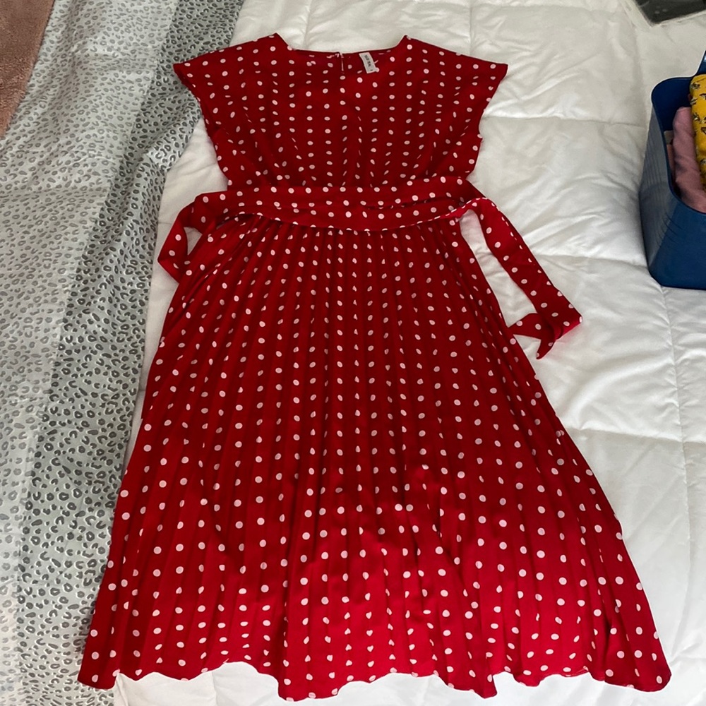 Pretty red dress!